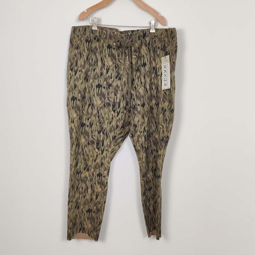 Royalty For Me Women's Camouflage Jogger Pants in Green Size 2X Gorpcore Cotton